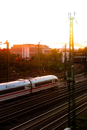 城际轨道地铁摄影图片